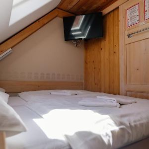 Camera piccola con letto king size